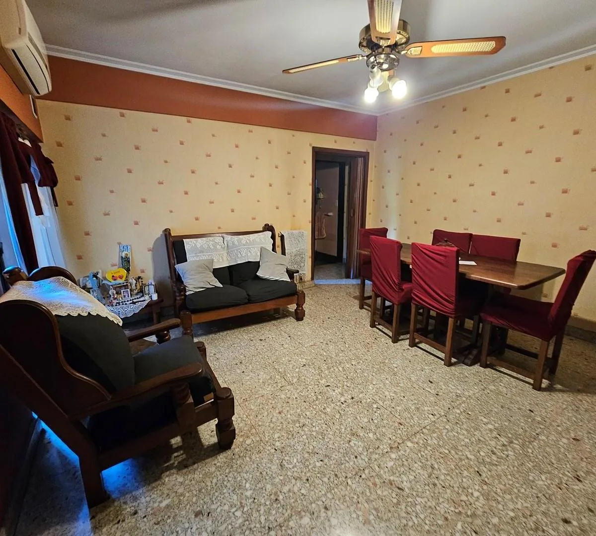 Apartamento de 3 ambientes com 2 dormitórios e vaga coberta em Lanús Oeste