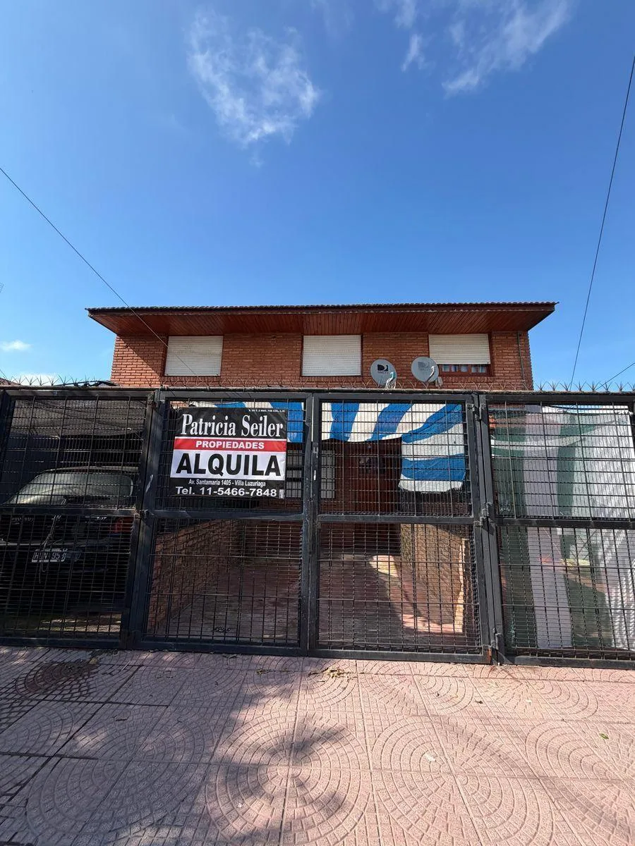 Duplex three-room apartment with patio and parking in Rafael Castillo