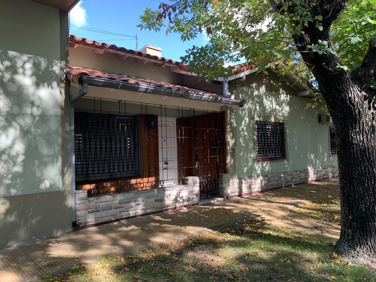 Three-bedroom house in Temperley Este, Lomas de Zamora