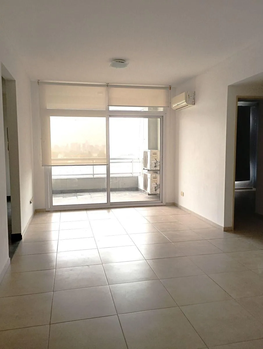 Departamento de 2 ambientes con balcón y cochera en Villa del Parque
