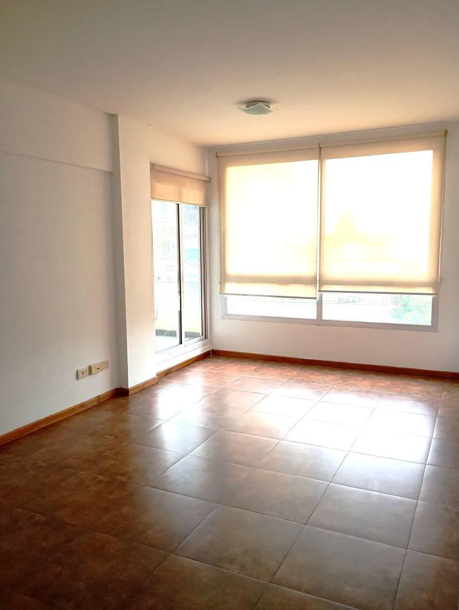 Two-room apartment with balcony in Villa del Parque