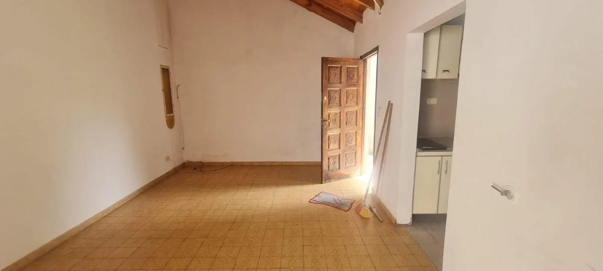 Casa em PH para aluguel em Lanús com pátio