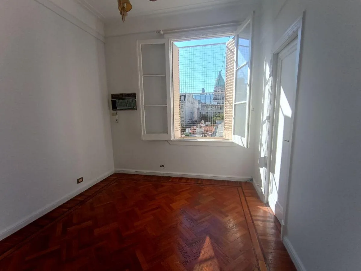 Apartamento de três ambientes com 2 quartos no contrafrente em Balvanera