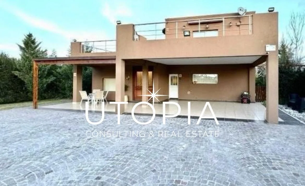 Дом с 4 спальнями в Barrio La Magdalena, Canning