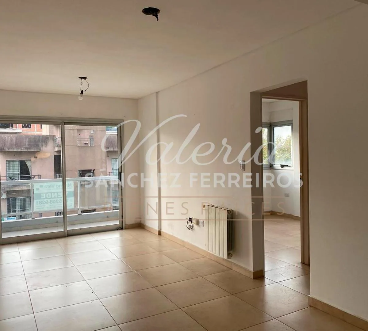 Two-room apartment with 2 covered parking spaces in Quilmes Centro