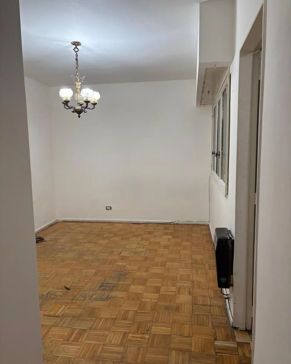 Apartamento de dois ambientes com varanda em Balvanera