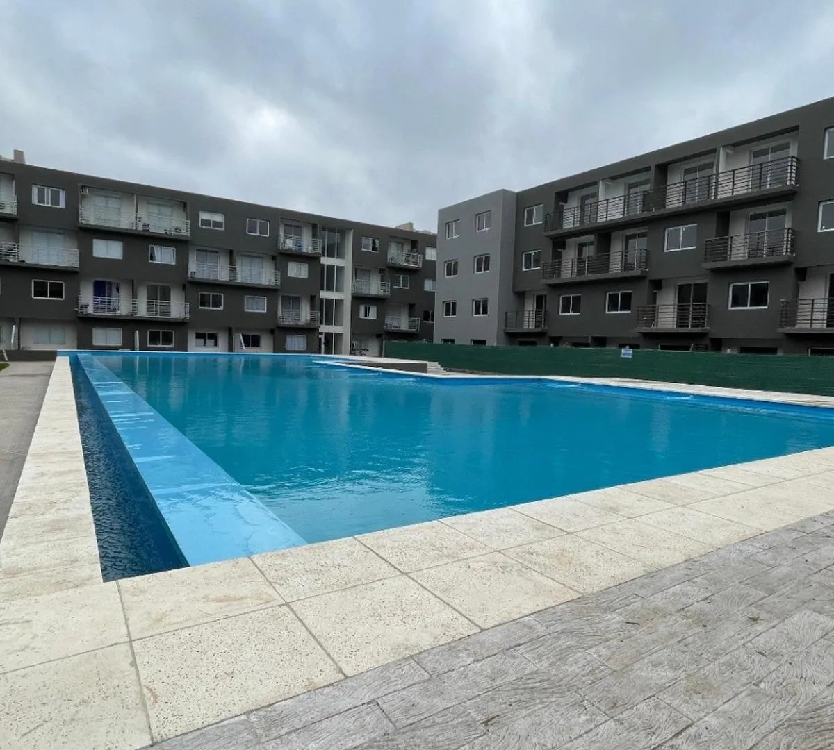 Apartamento de três ambientes com 2 dormitórios em Moreno