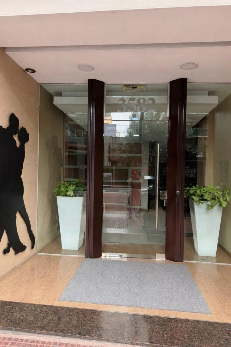 Apartamento de 3 ambientes com varanda e dois pátios em Boedo