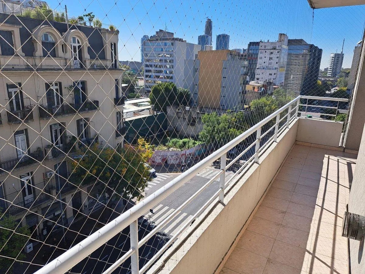 Apartamento de dois ambientes com varanda em San Telmo