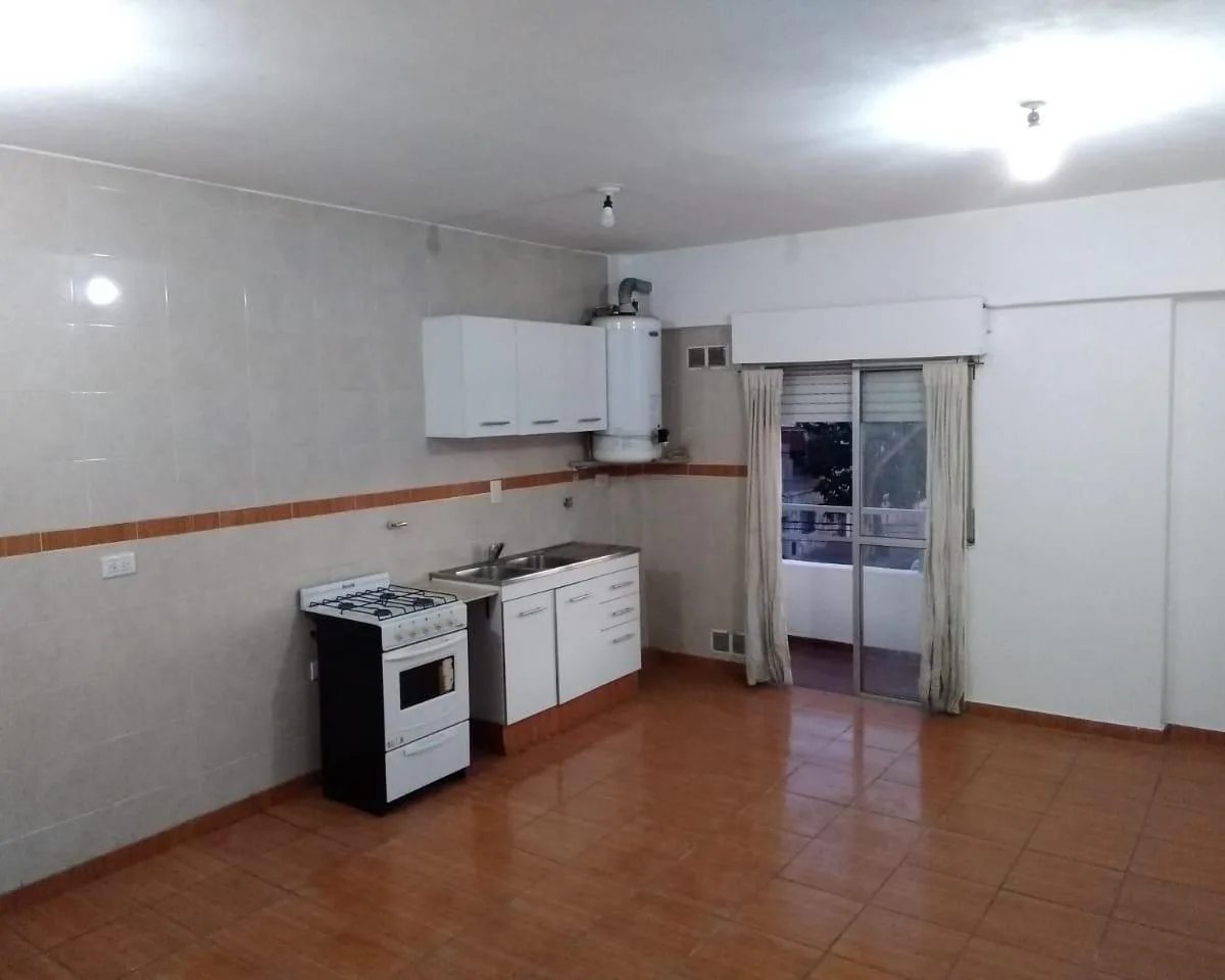Three-room apartment with balcony on the third floor in La Matanza