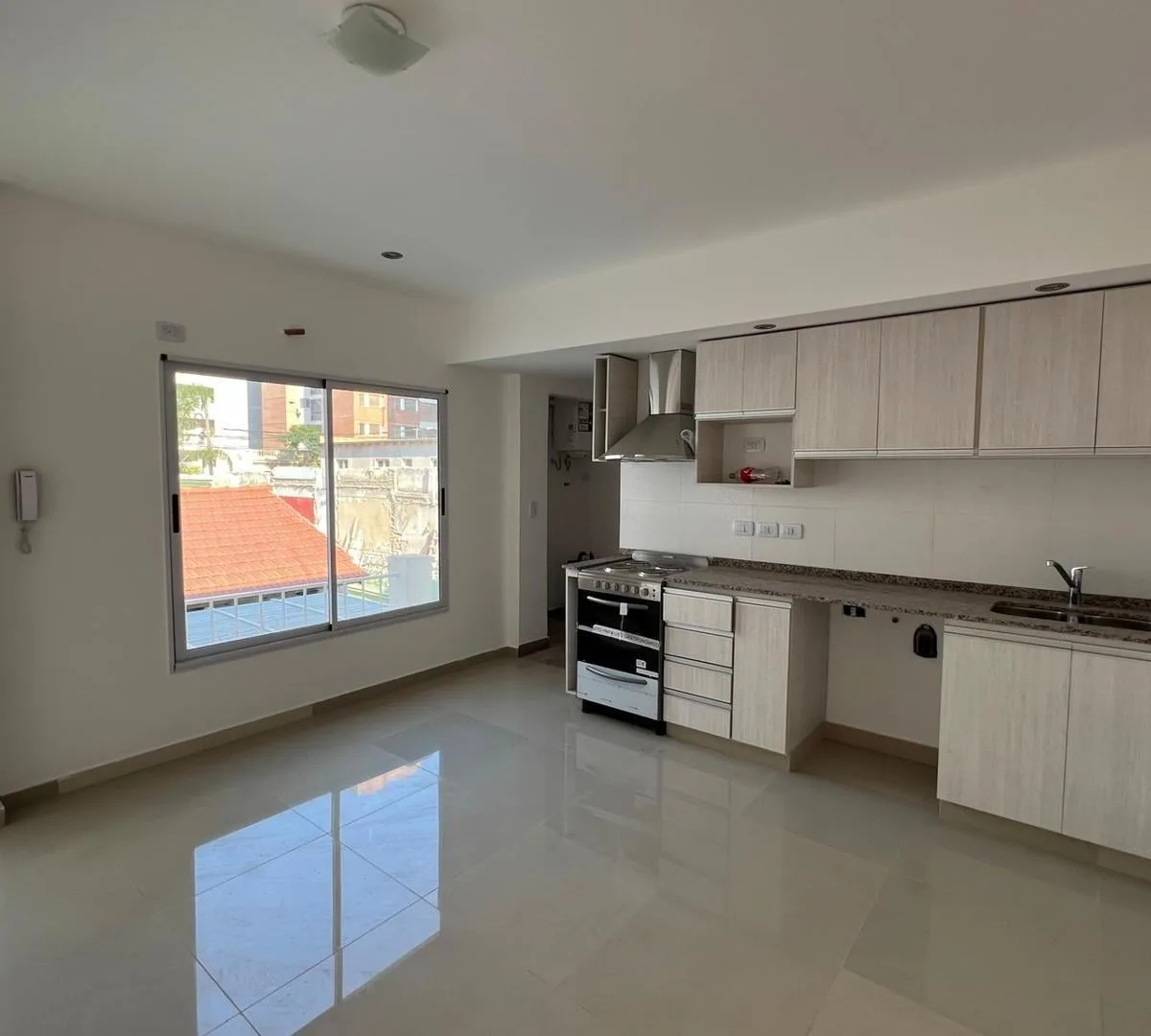 Apartamento PH de dois ambientes com 1 quarto reformado em Lanús