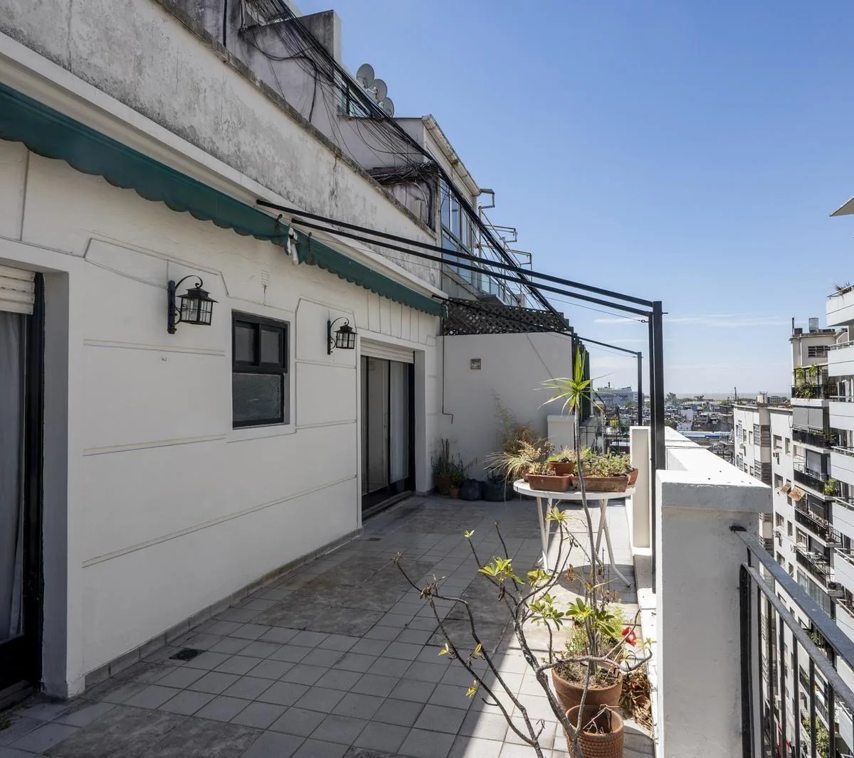 Квартира с 2 спальнями и балконом-террасой в Retiro