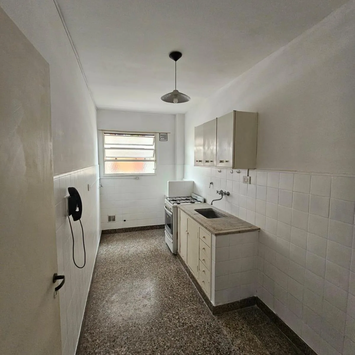 Departamento de 2 ambientes con balcón corrido en Balvanera
