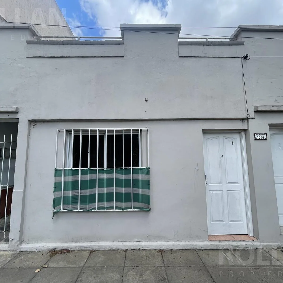 Departamento de 2 ambientes en planta baja al frente con patio propio en Villa Adelina