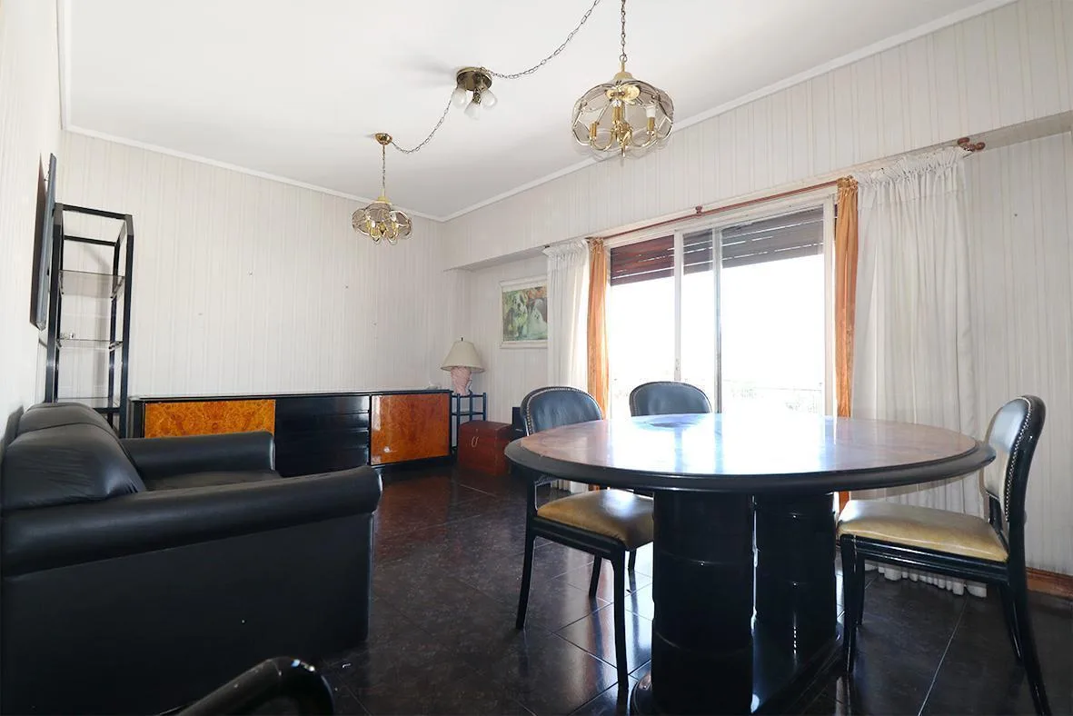 Three-room apartment in Flores