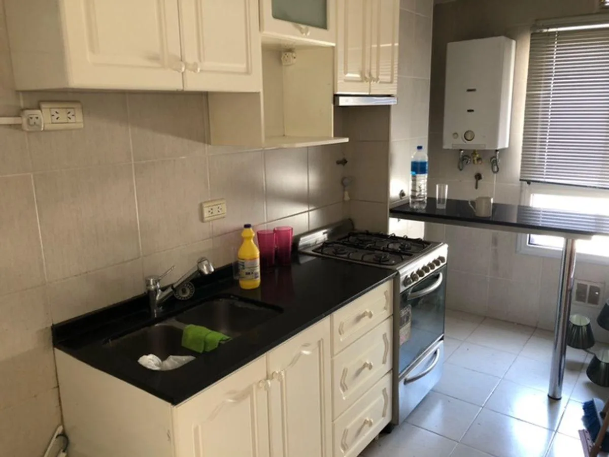 Departamento de 3 ambientes al frente con balcón en Villa Lugano