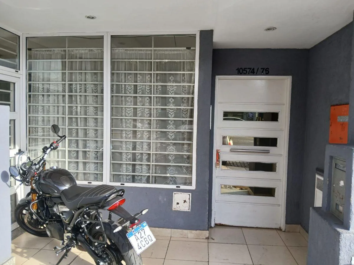 Departamento de 2 ambientes con balcón al frente en Liniers