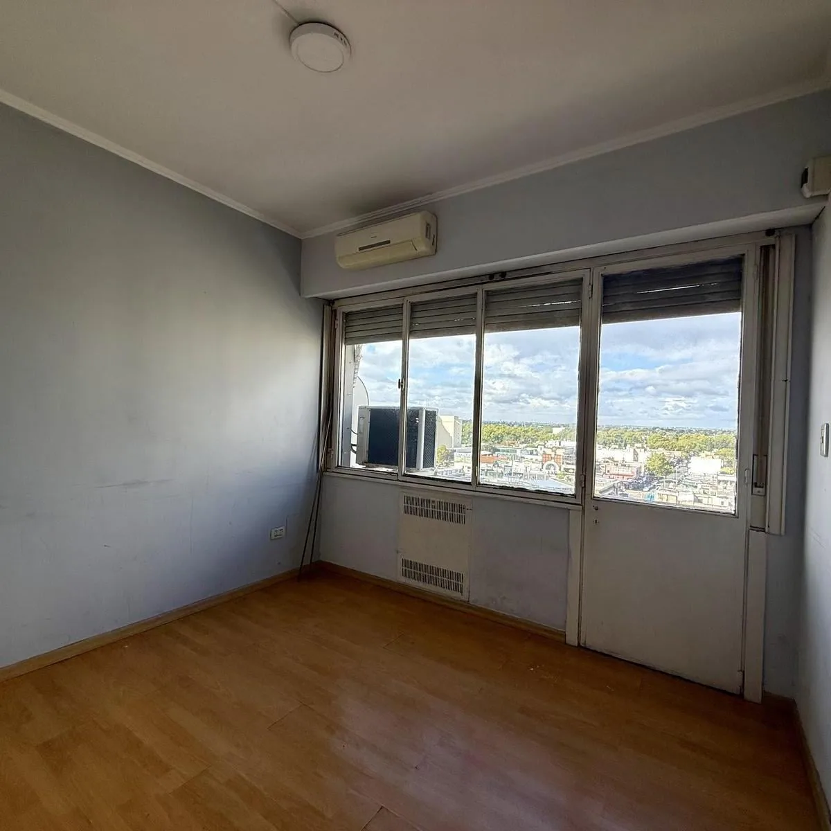 Three-room apartment in Lomas de Zamora for office or studio use