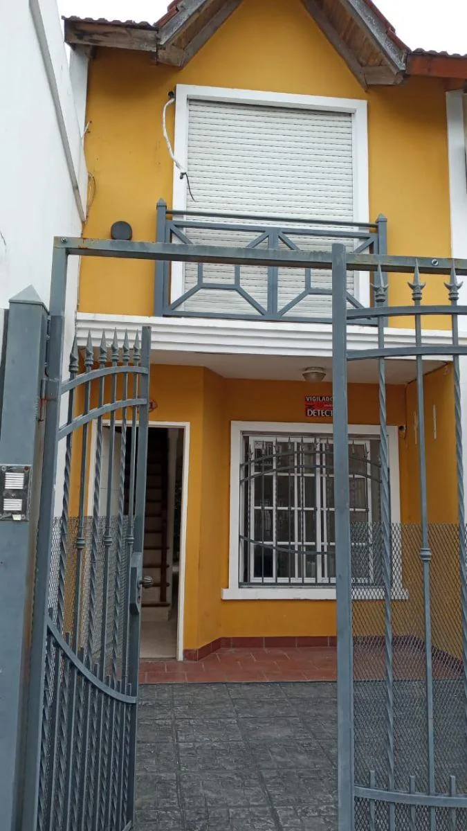 Front-facing PH triplex with 2 bedrooms in Ramos Mejía