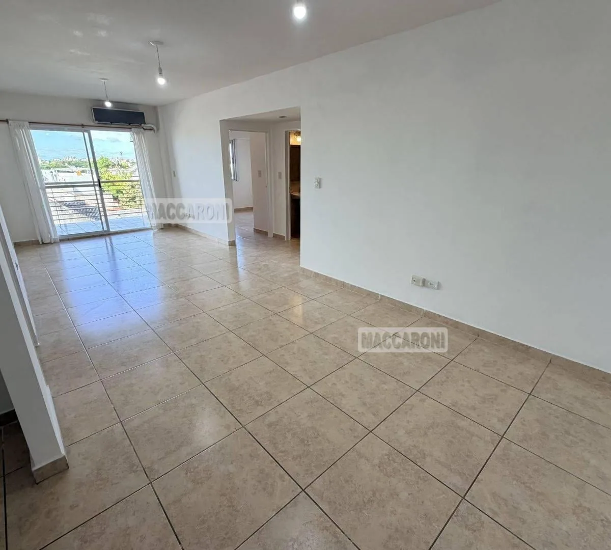 Three-room apartment with balcony in Floresta