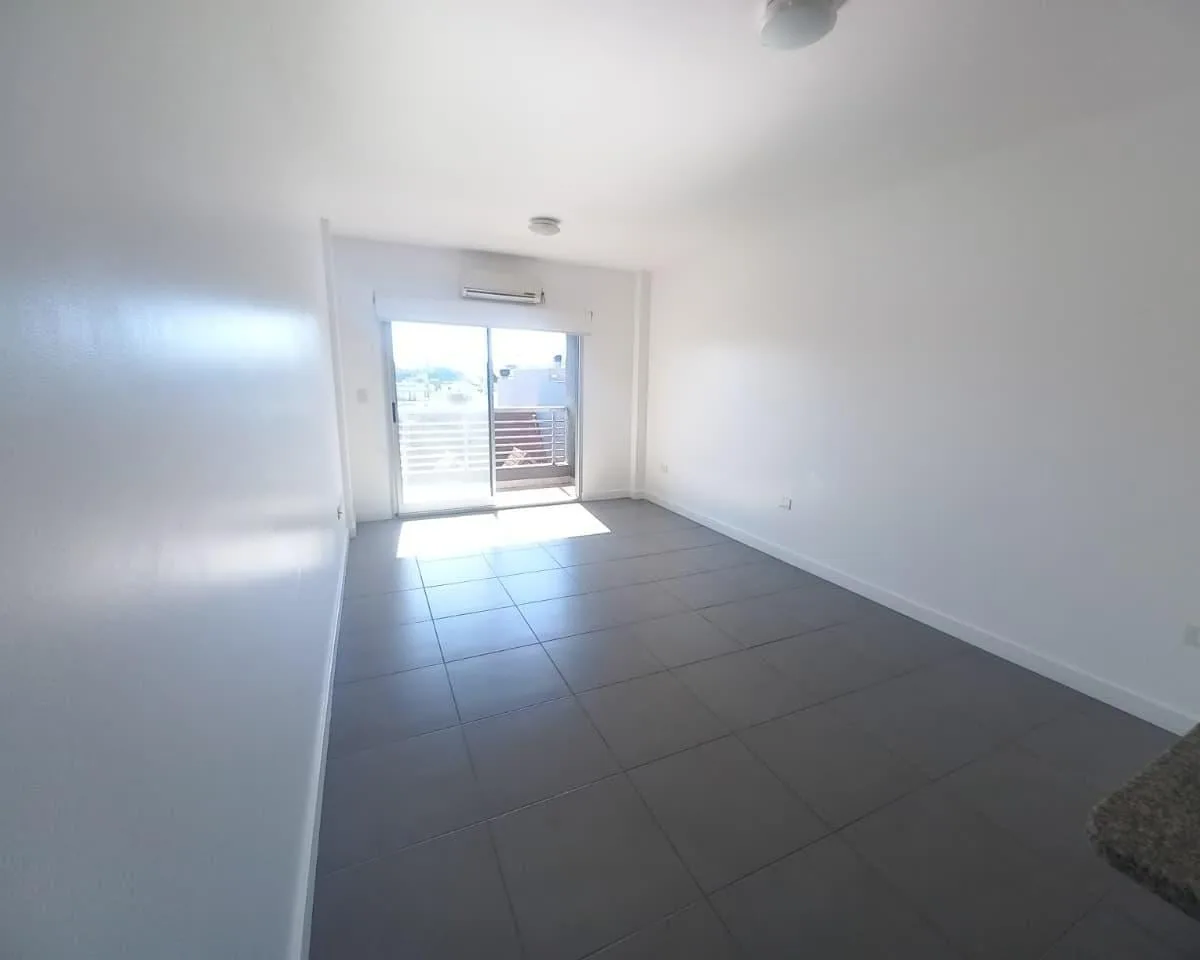 Front-facing studio apartment with balcony in Núñez