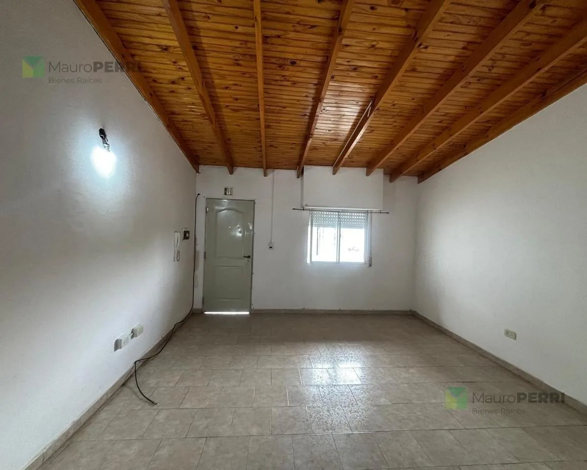 Apartamento de 2 dormitórios em andar intermediário com varanda nos fundos