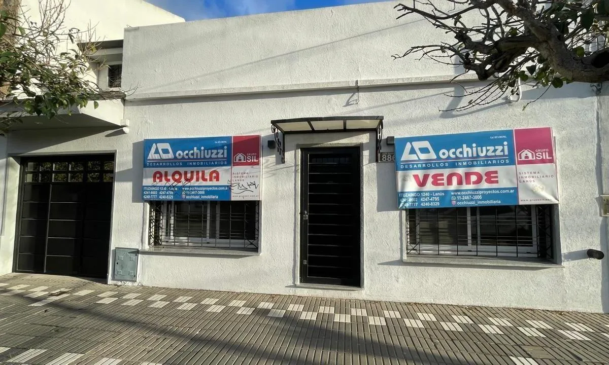Two-bedroom house with patio in Lanús Oeste