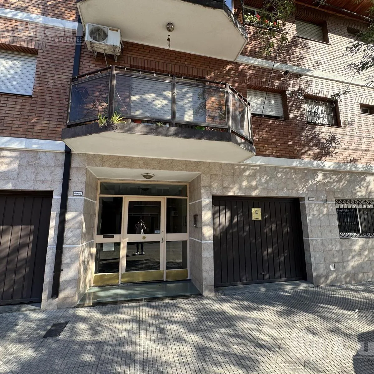 Apartamento de dois ambientes com 1 quarto e varanda em Liniers
