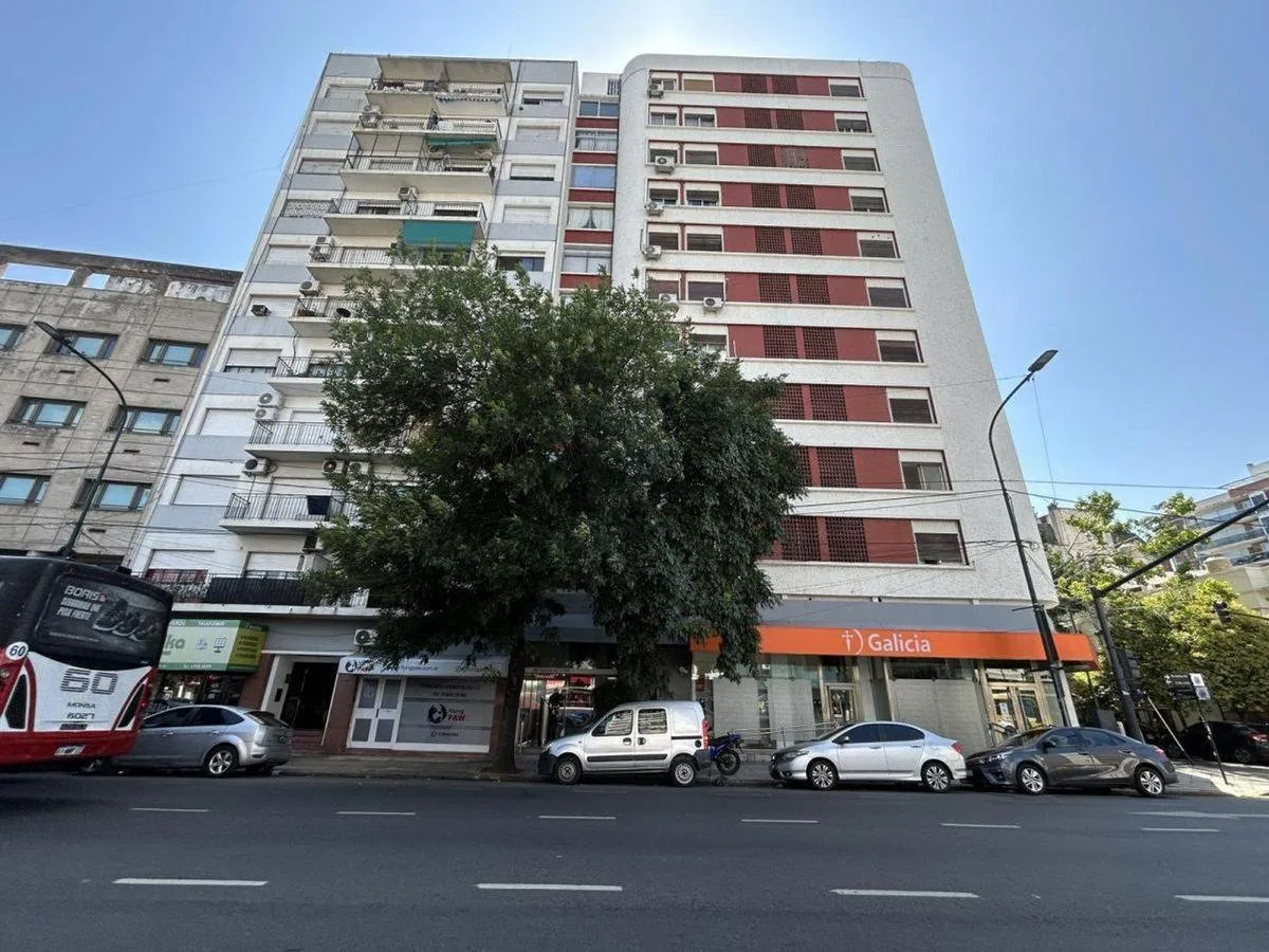 Apartamento de três ambientes para alugar em Martínez