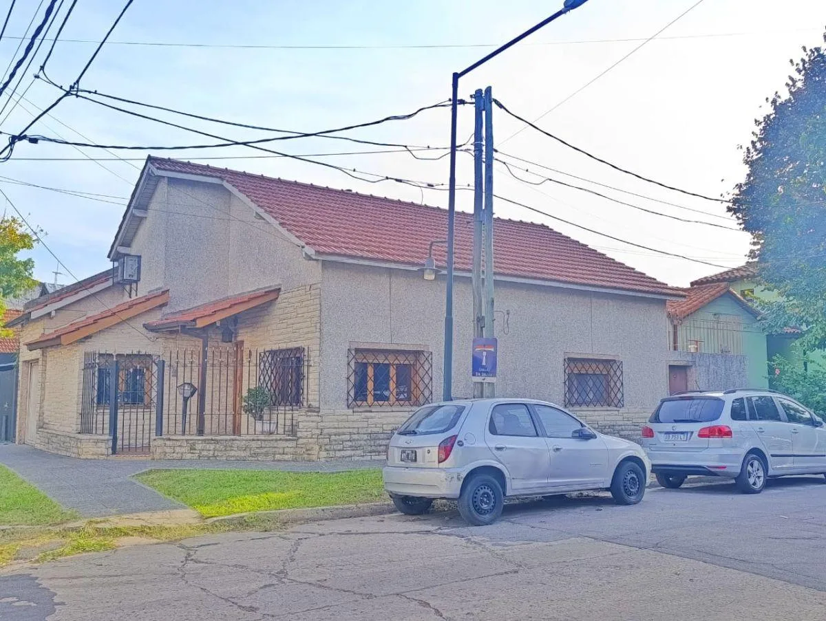 Casa de 3 ambientes con 2 dormitorios en Villa Adelina