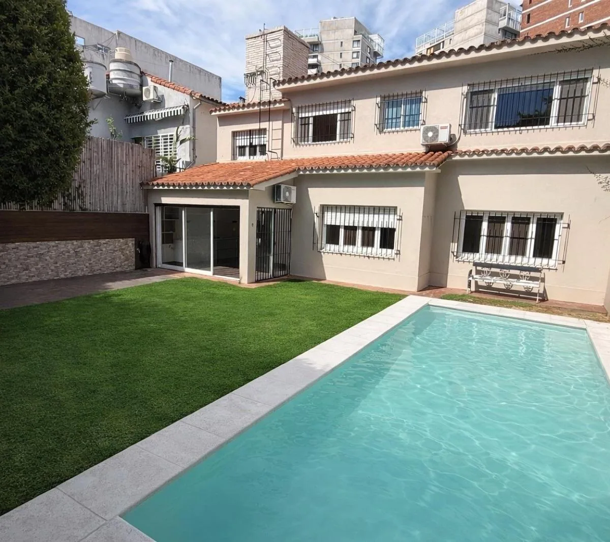 Four-bedroom house with pool and grill in La Lucila