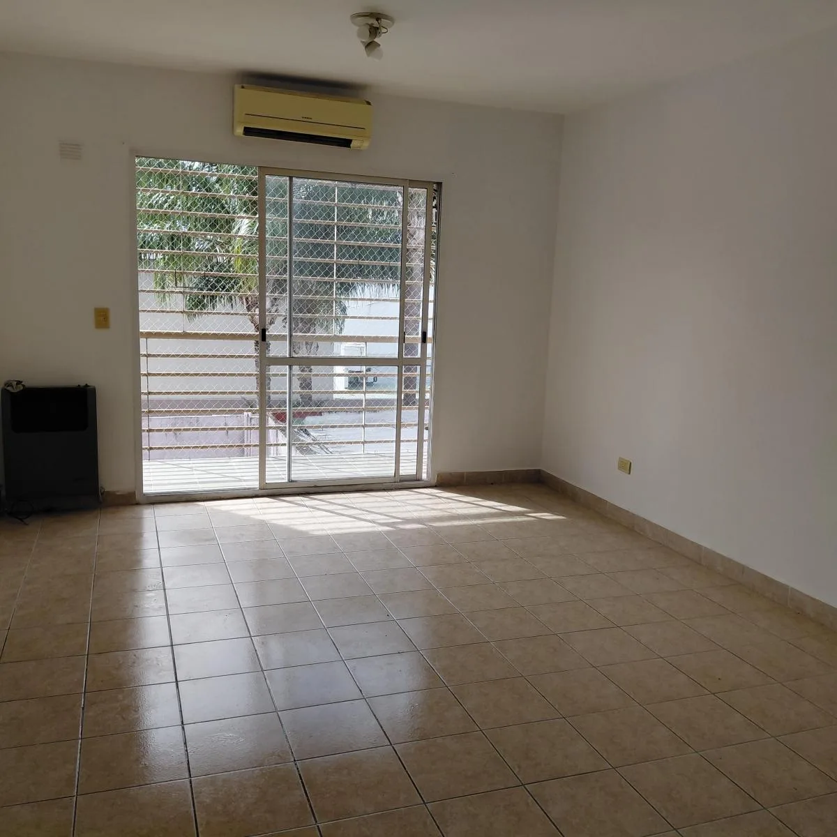 Kitnet novo com sacada e vista aberta em Buenos Aires