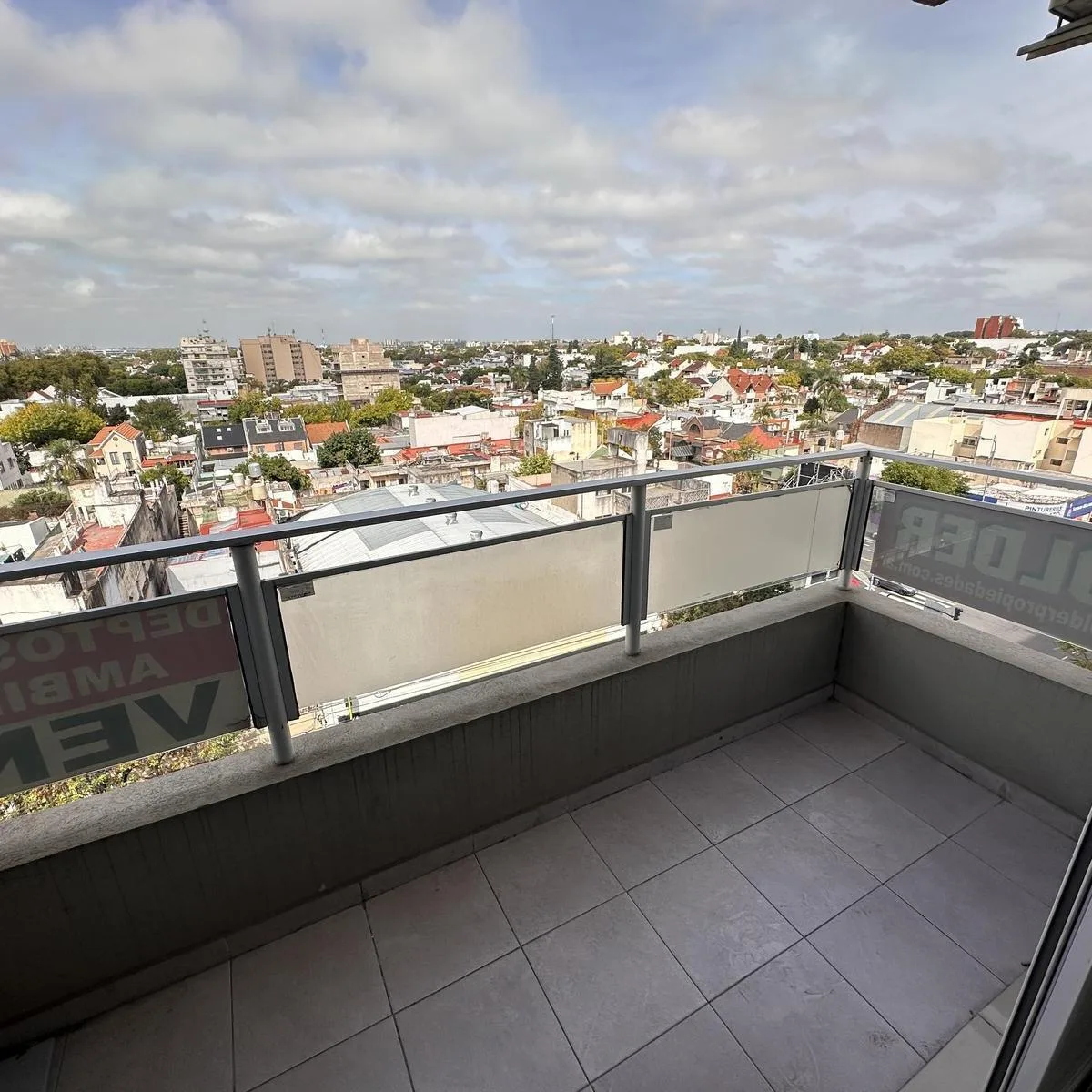 Studio apartment with balcony in Flores