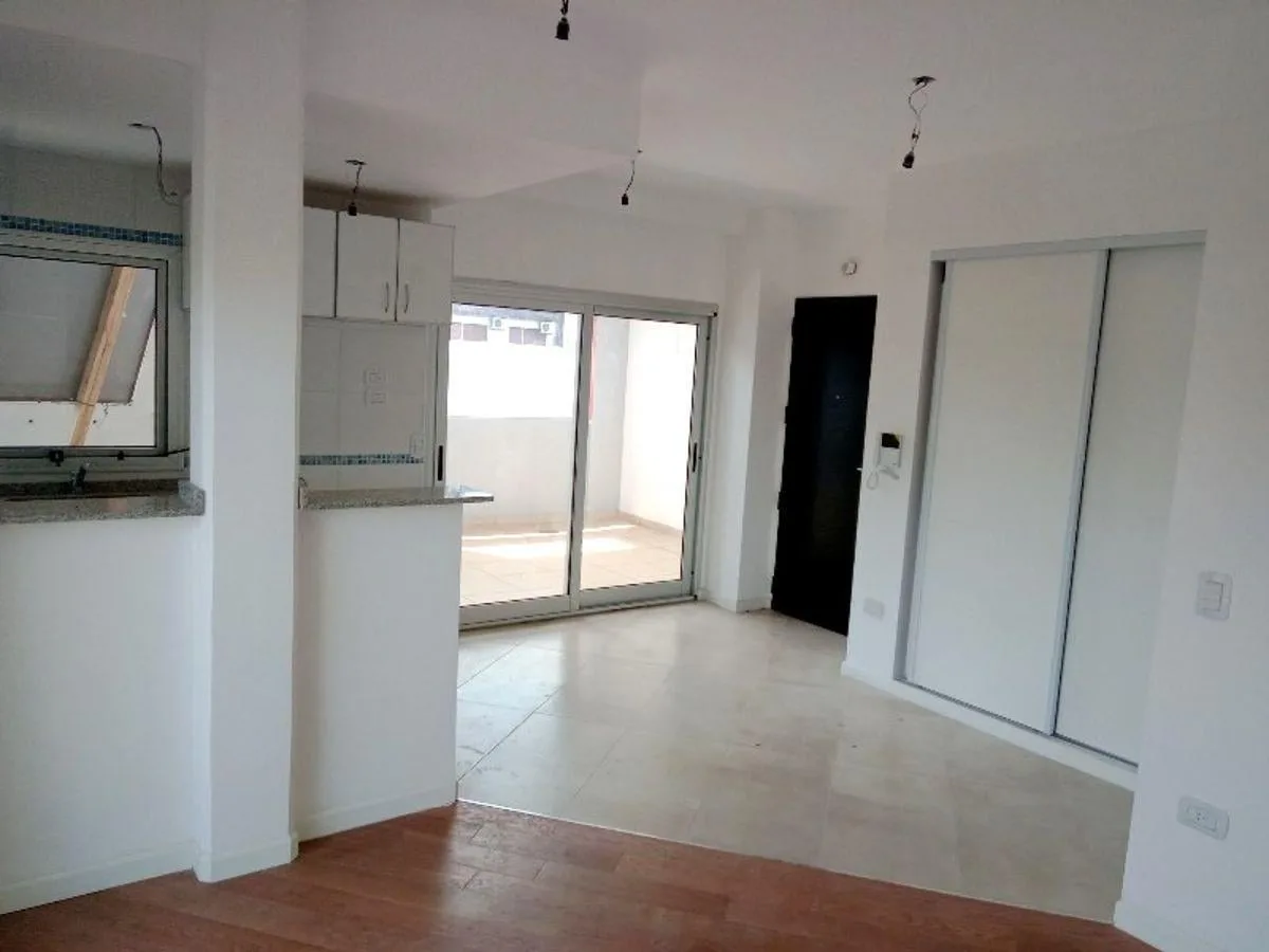 Departamento de 2 ambientes con balcón terraza y vista a Plaza Misericordia en Flores