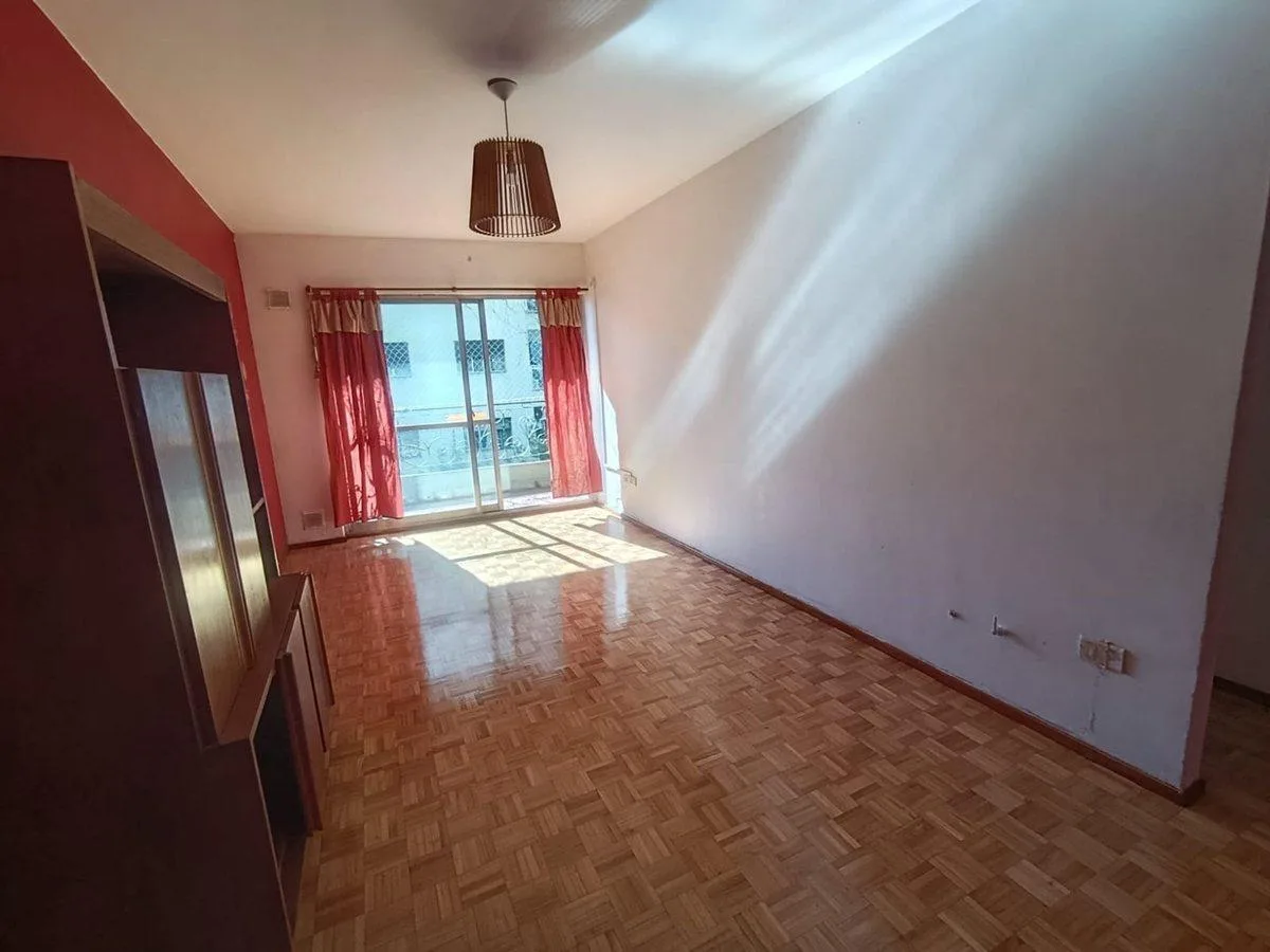 Departamento de 3 ambientes con balcón y cochera en Vélez Sarsfield