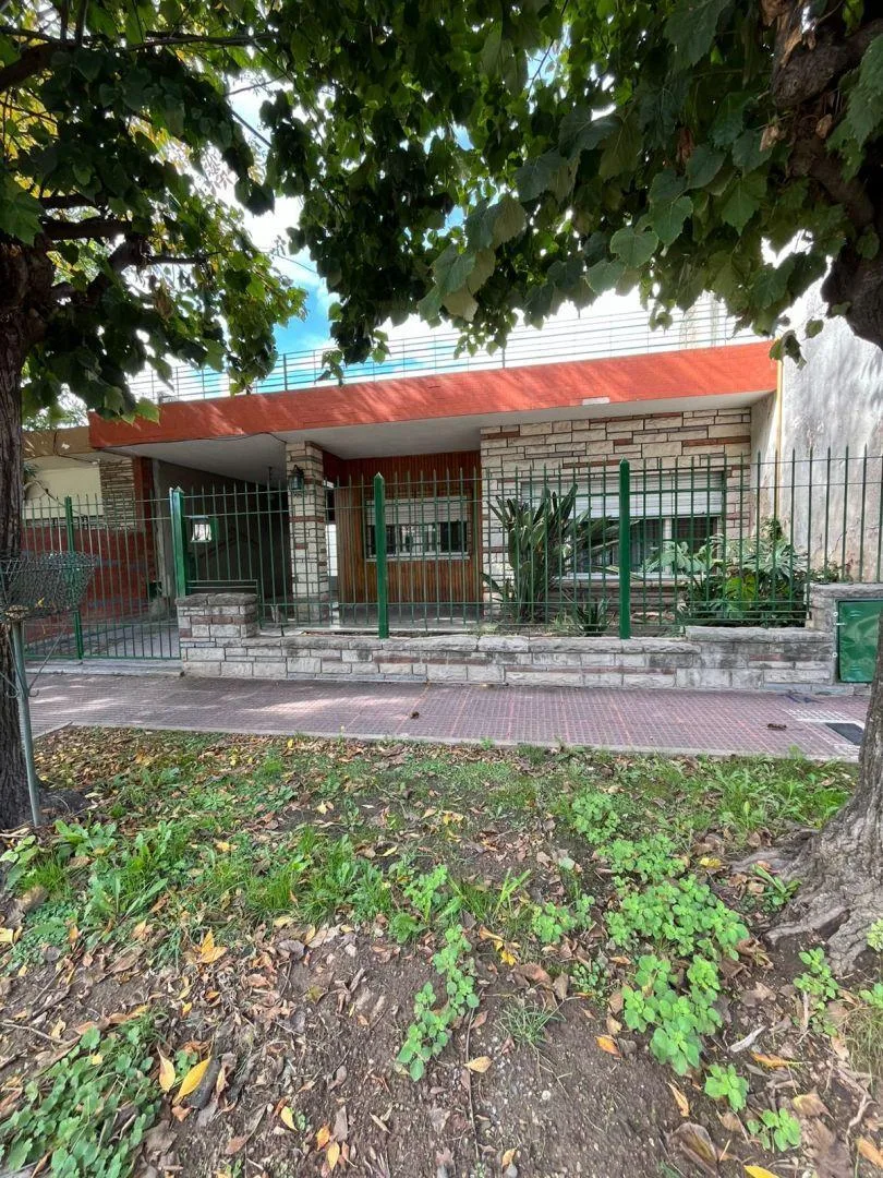 Casa de 4 ambientes em Ituzaingó