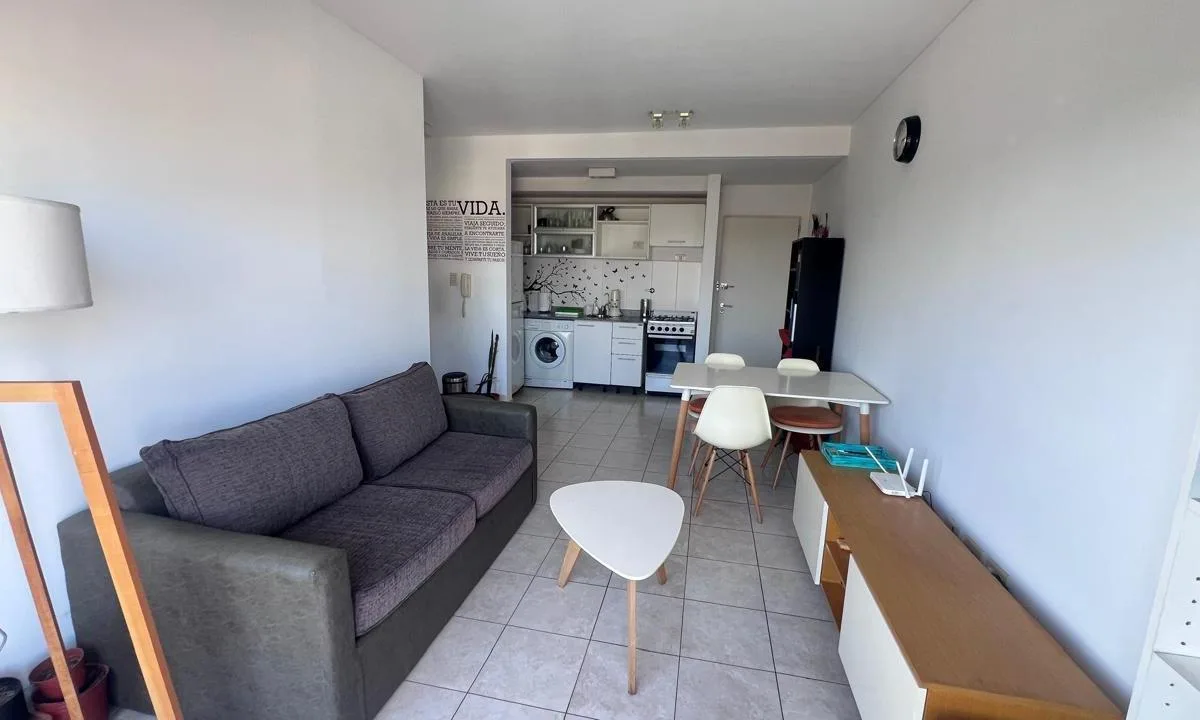 Departamento de 2 ambientes amueblado en Lanús