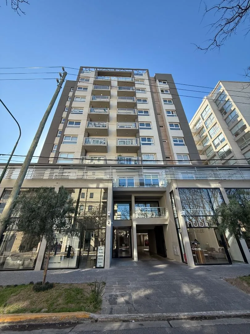 Apartamento de três ambientes novo em Ituzaingó Norte