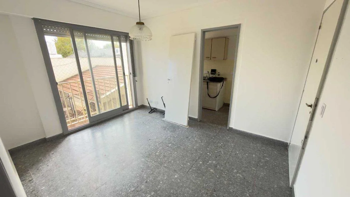 Departamento de 3 ambientes en Flores