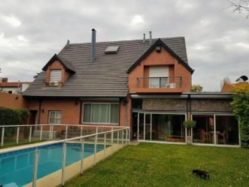 Chalet de 6 ambientes en Haedo, Morón