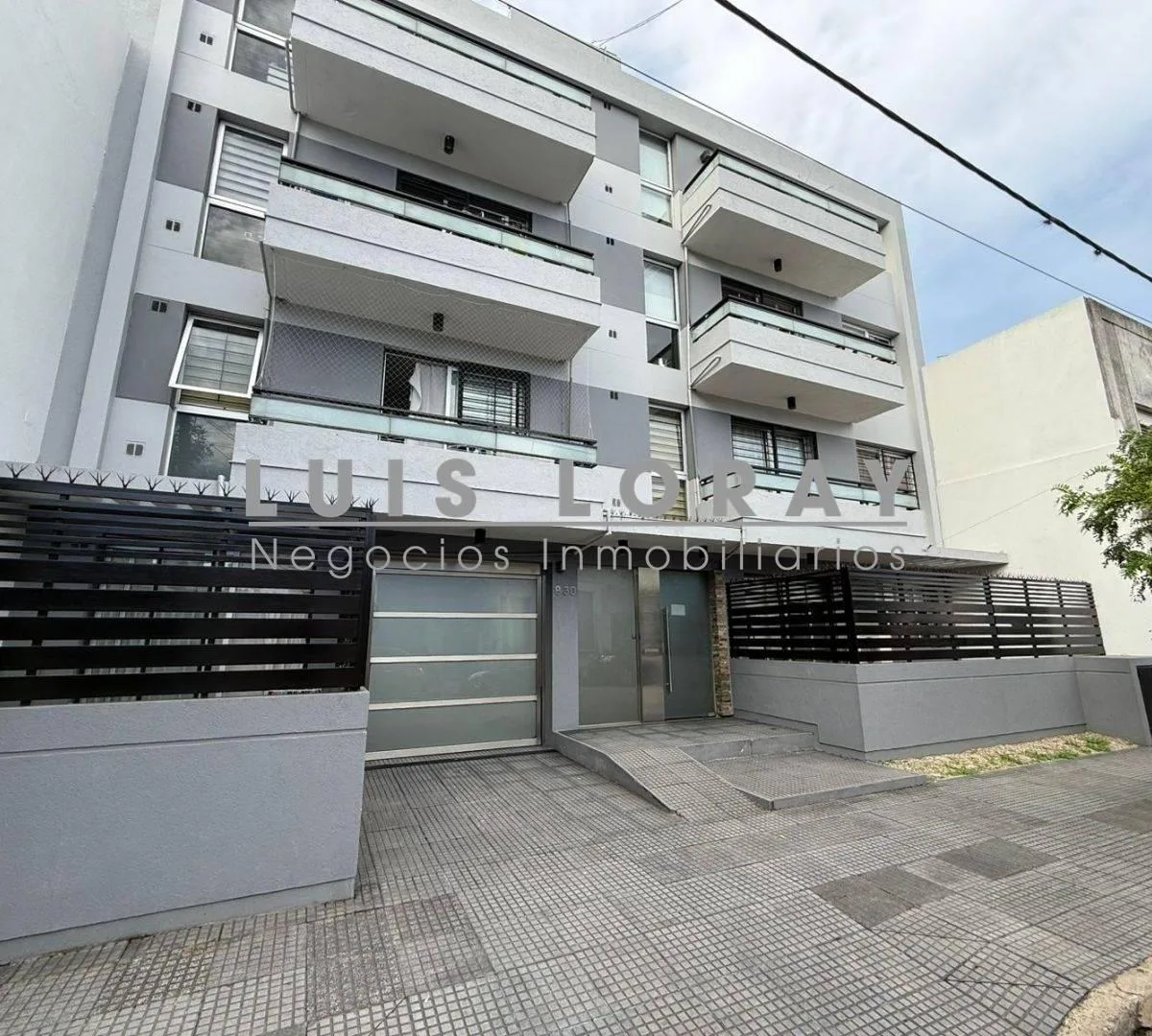 Two-room apartment with balcony in Temperley