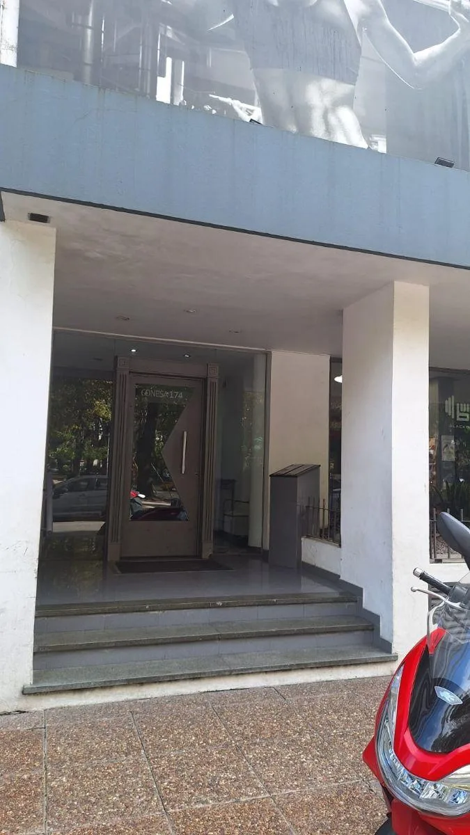 Two-room apartment with assigned covered parking in Quilmes