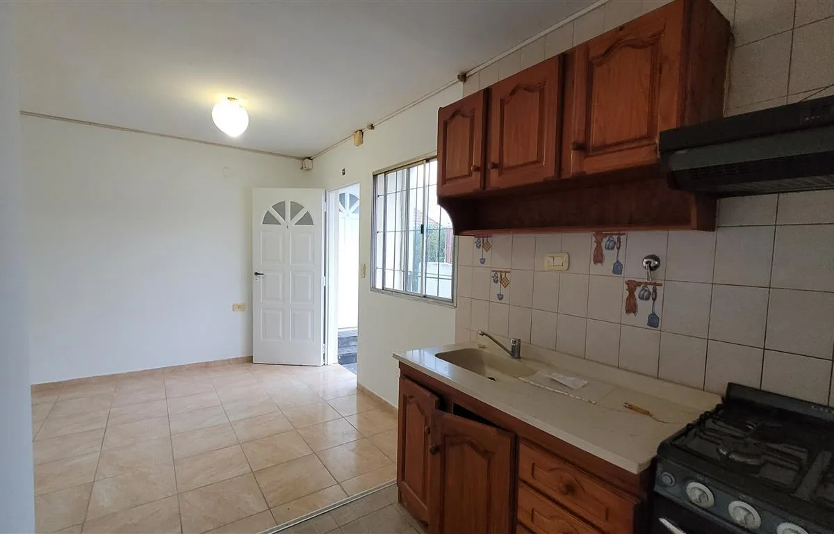 PH de 2 ambientes en planta alta contrafrente con lavadero en Munro