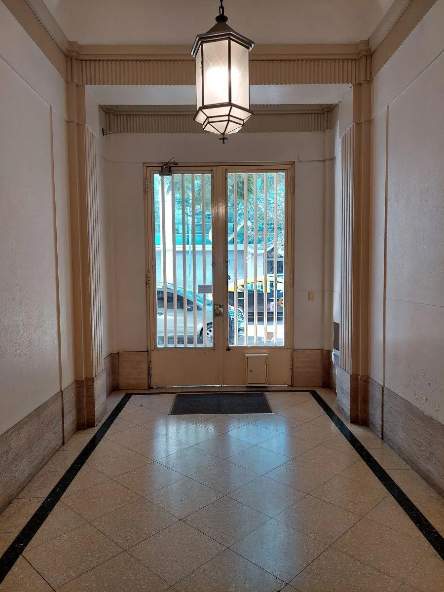 Semipiso de 3 ambientes con dependencia en Almagro Norte