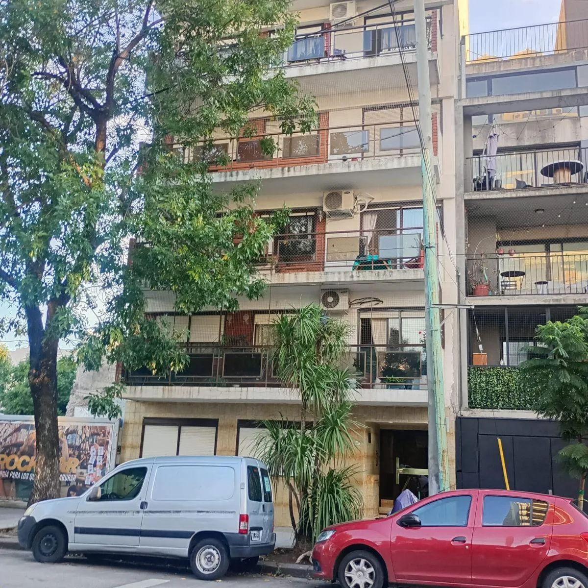 Front-facing three-room apartment with balcony in Núñez
