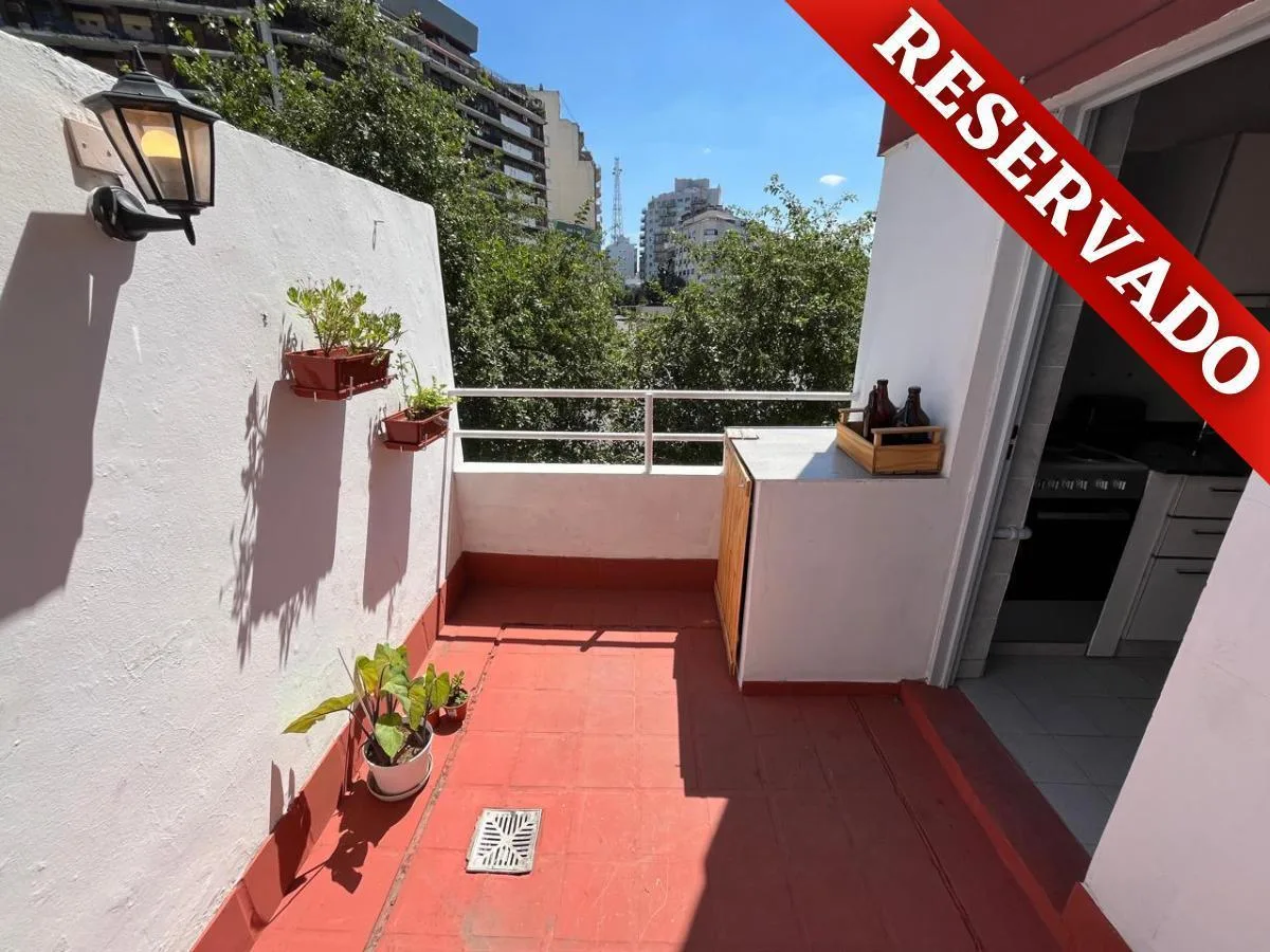 Converted studio apartment with terrace in Caballito
