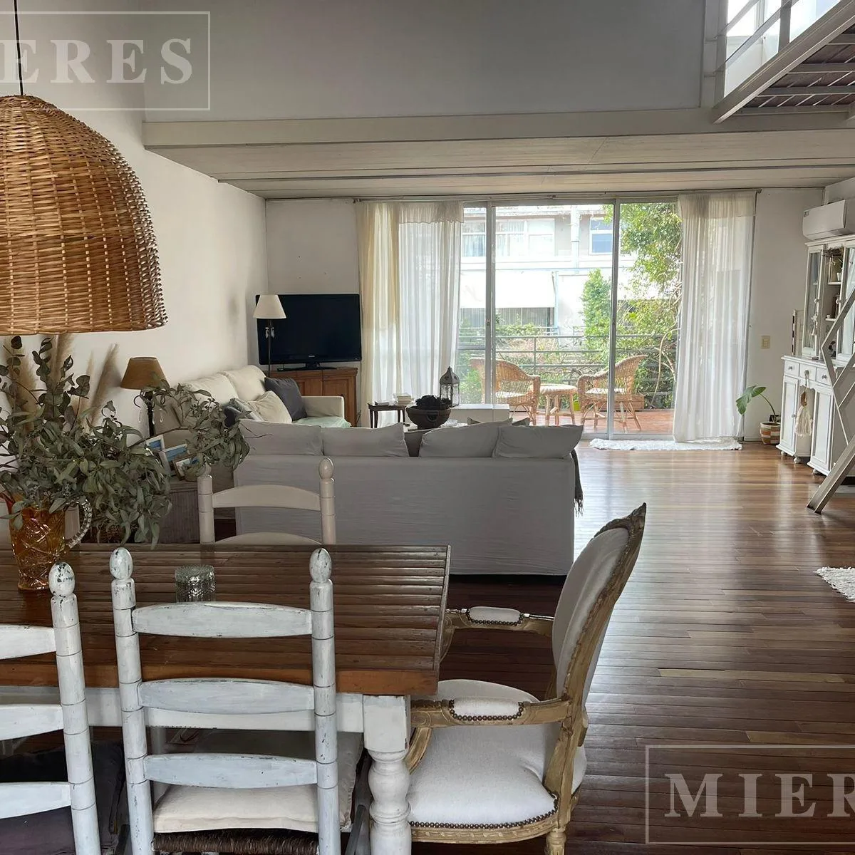 Apartamento duplex de 2 dormitórios em Beccar (Altos de la Merced)