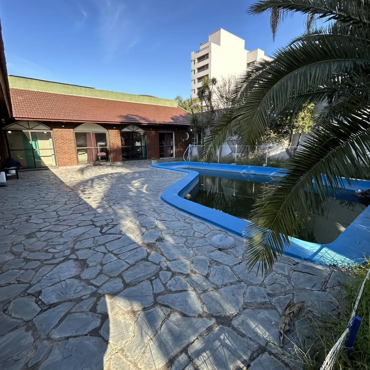 Casa con pileta en Parque Avellaneda