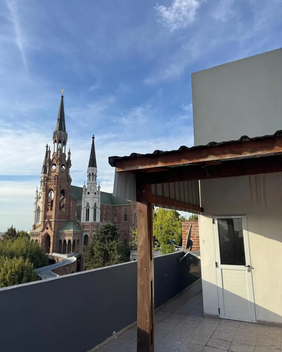 Three-room apartment with balcony overlooking Iglesia de Lourdes in Tres de Febrero