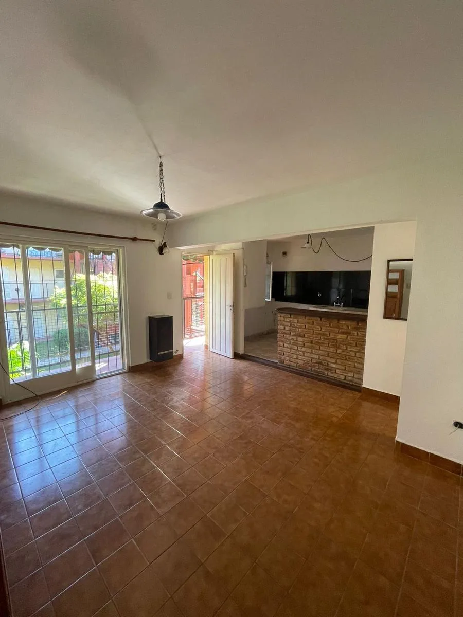 Departamento con Balcón en Alquiler